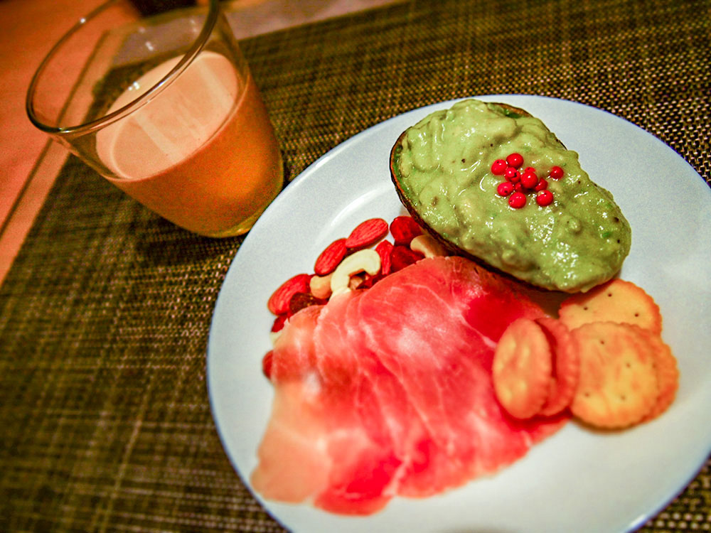 今日のご褒美に！ミルクアボカドディップ～ミルクコーヒーウイスキーとご一緒に～