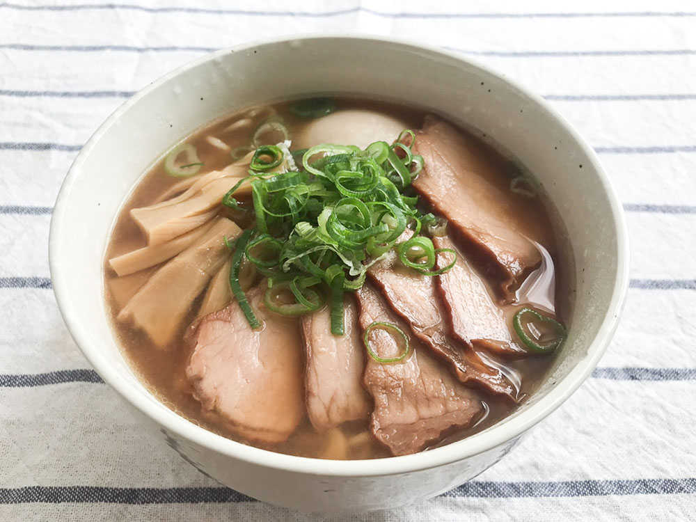 インスタントラーメンで作るまろやか醤油ラーメン